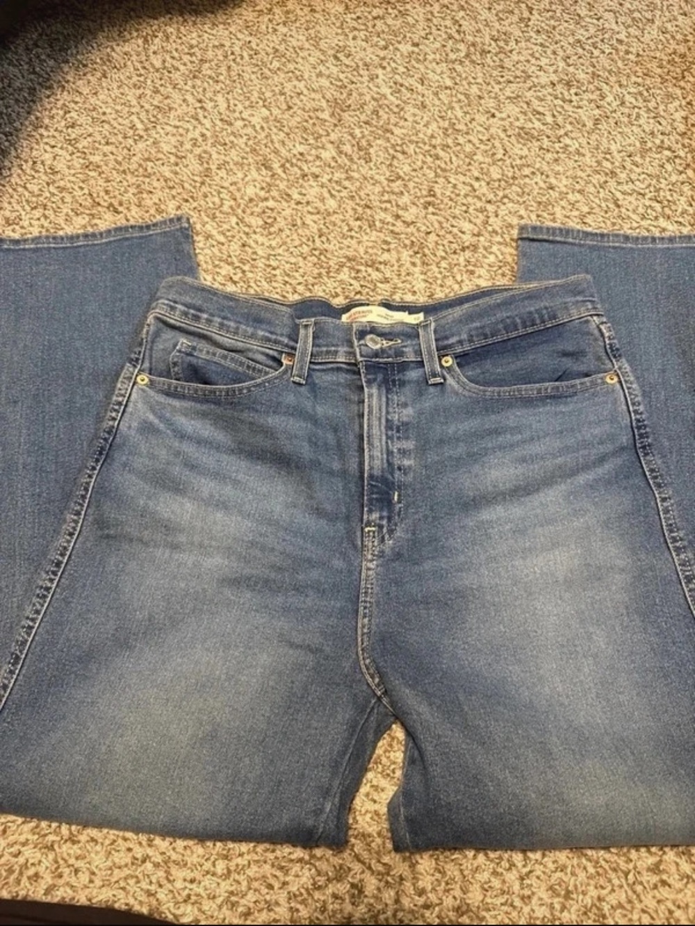 Levi's Women's Straight Leg Jeans in Faded Blue Denim
